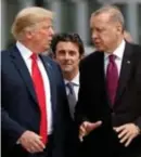  ?? FOTO REUTERS ?? Trump (links) en Erdogan op de NAVO-top van 11 juli.