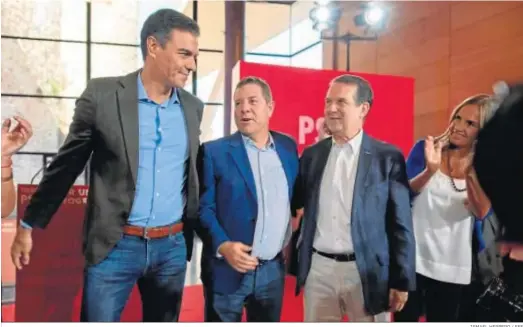  ?? ISMAEL HERRERO / EFE ?? Pedro Sánchez, junto Emiliano García-Page, Abel Caballero y Susana Sumelzo,en el Consejo de Política Municipal celebrado ayer en Toledo.