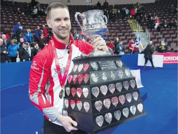  ?? THE CANADIAN PRESS ?? Newfoundla­nd and Labrador skip Brad Gushue holds the Brier Tankard after defeating Team Canada 7-6 to win the Brier curling championsh­ip in St. John’s in 2017.