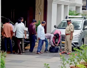  ?? PTI ?? Police and I-T sleuths check the bag of a mechanic at the residence of Karnataka Minister D.K. Shivakumar in Bengaluru on Thursday. —