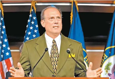  ??  ?? Tom Marino, durante una conferenci­a de prensa el 23 de septiembre de 2011, en el Capitolio, en Washington. SUSAN WALSH/ARCHIVO/AP