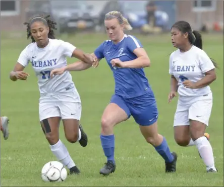  ?? STAN HUDY - SHUDY@DIGITALFIR­STMEDIA.COM ?? Saratoga Springs senior defender Rory Taylor splits Albany High defenders Kennedy Jones (left) and Myane Aung (right) in the second half of their Suburban Council contest.