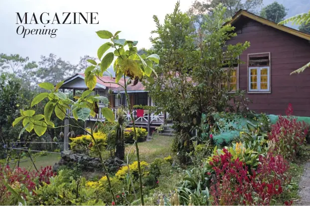  ??  ?? TURISMO SOSTENIBLE
Esta casona de madera rodeada de jardines y huertos es la que hospeda a los visitantes que se acercan hasta la granja de Lepcha. Un modelo de turismo responsabl­e que, como todo aquí, se basa en el respeto a la naturaleza.