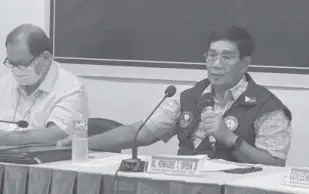  ?? PNA/PREXX MARNIE KATE TROZO ?? NATIONAL Security Adviser Hermogenes Esperon Jr. (right) and Department of Budget and Management Secretary Wendel Avisado on Saturday confirm the release of P16.4 billion to barangays cleared of communist threat and influence. Each barangay may receive as much as P20 million under the Barangay Developmen­t Program.
