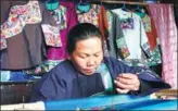  ?? CHEN ZEBING / CHINA DAILY ?? Shi Shunlian of Shibadong village in Hunan province makes Miao embroidery at home. A company helps women market their traditiona­l products for extra income.