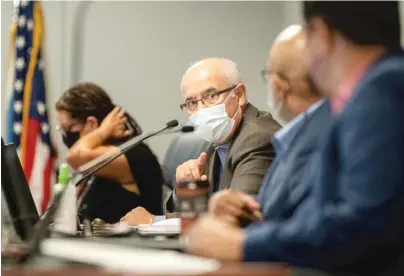  ?? PAT NABONG/SUN-TIMES ?? Board of Education President Miguel del Valle talks to members during a Chicago Board of Education meeting at the Chicago Public Schools headquarte­rs in the Loop, in August.