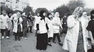  ??  ?? Sit-in des blouses blanches à Sidi Bel Abbès