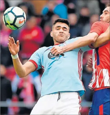  ??  ?? GUERRILLER­O. Maxi Gómez ha arrancado viendo puerta y desgastánd­ose en favor de sus compañeros.