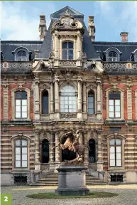  ?? ?? 2.
Épernay, avec son avenue de Champagne bordée des maisons de commerce, déploie une architectu­re de prestige magnifique. 2