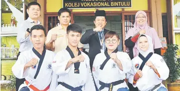  ??  ?? (Standing from left) Pui, Bintulu Vocational College deputy director John Atong, Bintulu Vocational director Jamali Muhamad pose with exponents (from right) Aisyah, Marylyne, Joseph and Lawrence.