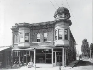  ?? Courtesy photo
/ City of Sonora ?? This photograph was taken in the early 1900s.the building, still referred to as the Bradford building, is located at the southwest corner of South Washington Street and Bradford Avenue. Warne’s store occupied the south half of the building, while the First National Bank was in the north half. Dr. Innis Bromley had his offices upstairs.