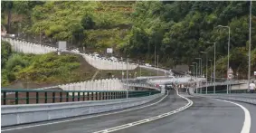  ??  ?? O novo troço rodoviário faz a ligação entre a ribeira de S. Jorge e S. Jorge