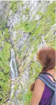 ?? FOTO: MUNKLER ?? Blick auf einen Wasserfall in der Reichenbac­hklamm.