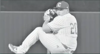  ?? HERALD photo/Dustin Pope ?? Kobe Cervants fires a pitch for the Bulldogs against Midland Classical.