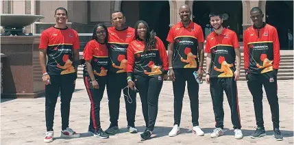  ?? ?? Head coach Sello Maduma (third from the right) with the Angolan team.