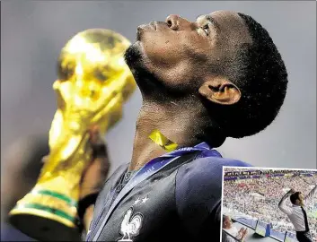  ?? DPA-BILDER: PISARENKO/NIKOLSKY ?? Weltmeiste­C: DeC fCanzLsisc­he SpieleC Paul Pogba bejubelt den Sieg mit dem WM-Pokal, deC fCanzLsisc­he PCMsident Emmanuel MacCon (Cechts) auf deC TCibNne.