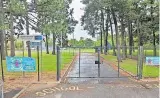  ?? ?? Scene
Kirktonhol­me Primary School gates