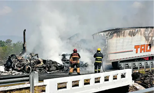  ?? /ADRIÁN MEDONZA SOL DEL BAJIO ?? Los gobiernos federal y estatal afirman que los grupos criminales reaccionan así los operativos que realizan en conjunto