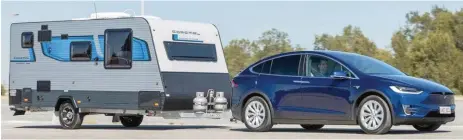  ??  ?? Venue des USA, la Tesla Model X est un crossover 7 places doté d’une batterie de 100 kWh. Elle dispose d’une autonomie de 542 km… en solo !