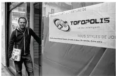  ??  ?? Christophe Bégin compte ouvrir son magasin de jeux de société, Tofopolis, le 6 octobre prochain.