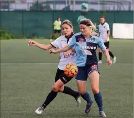  ??  ?? Alexandra Moziyan et les Niçoises ne sont plus qu’à un match d’une montée en D. (Photo L.B.)