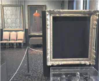  ??  ?? Plus de 27 ans après le crime, le musée Isabella Stewart Gardner affiche toujours des cadres vides sur ses murs, là où se trouvaient les tableaux volés. - Archives