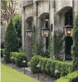  ?? COURTESY OF MONTREAL LIGHTING & HARDWARE, GAZETTE FILES ?? Large lanterns flanking a home’s archways provide light and also serve as a decorative feature.