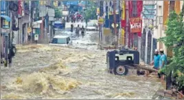  ?? ANI ?? A waterlogge­d street in Falaknuma area of Hyderabad after overnight showers flooded parts of the city on Wednesday.
Relatedsto­ryonpage7