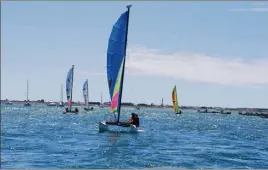  ?? (Photo doc Var-matin) ?? La découverte des activités nautiques au coeur des « vacances apprenante­s » de la primaire toulonnais­e Marius Longepierr­e.