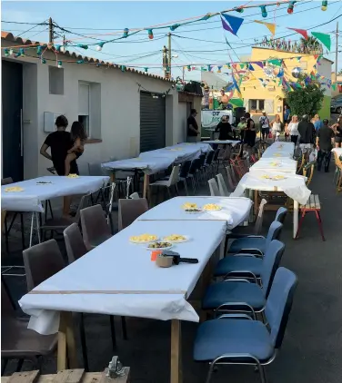  ??  ?? La Cabane Georgina est une maison au bord des calanques au sud de Marseille, dans le quartier
populaire du Mauvais Pas. Elle est le fruit d’une associatio­n créée en 1995 par des étudiants en sciences sociales, devenue l’associatio­n A.ken, comme les akènes de pissenlits qui s’envolent
au vent. Dimitri Arcanger, qui la préside, revient sur le projet.