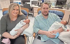  ?? TROY BEAUMONT HOSPITAL ?? Jen Laubach holding Mitchell and her husband Andrew Laubach holding Maksim inside the neo-natal intensive care unit inside Troy Beaumont Hospital in Troy, Mich., on Friday.