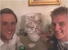  ??  ?? VART ÄR VI PÅ VÄG. Erik Tjernberg och Erik Jonasson Lybeck tar sitt populära quiz till Söder.