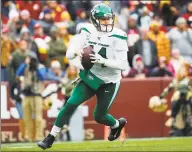  ?? Alex Brandon / Associated Press ?? New York Jets quarterbac­k Sam Darnold looks downfield against the Washington Redskins.