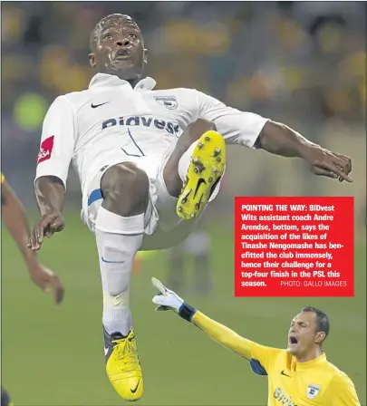  ??  ?? POINTING THE WAY: BIDvest Wits assistant coach Andre Arendse, bottom, says the acquisitio­n of the likes of Tinashe Nengomashe has benefitted the club immensely, hence their challenge for a top-four finish in the PSL this season.