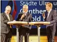  ?? Foto: Dagmar Hub ?? Im Gespräch: (von links) Gerold Noeren berg und Gunter Czisch mit Moderator Markus Brock.