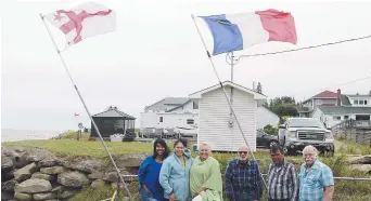  ??  ?? Paryse Suddith, Annie Clair, Odette Babineau, Michel LeBlanc, Gary Augustine et Gilles LeBlanc. - Gracieuset­é