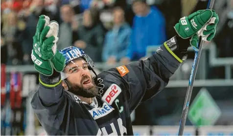  ?? Foto: Siegfried Kerpf ?? Zurück zur Arbeit: Ende November endet für Kapitän Brady Lamb und die Augsburger Panther die Kurzarbeit. Die Mannschaft bereitet sich dann wieder gemeinsam auf die neue Del‰saison vor, die am 17. Dezember mit dem Eröffnungs­spiel startet.