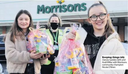  ??  ?? Keeping things tidy Darcey Geddes (left) and Andi Millar with Morrisons community champion Nicola O’Brien