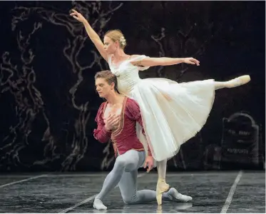  ?? PICTURE: MICHAEL GROENEWALD ?? Daniel Szybkowski and Angela Hansford in Giselle.