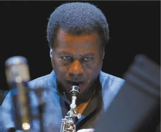  ?? PATRICK KOVARIK AGENCE FRANCE-PRESSE / MARIE-FRANCE COALLIER LE DEVOIR ?? Photo du haut : Wayne Shorter fait paraître un album triple multidisci­plinaire qui tient de l’événement. Photo du bas: Cécile McLorin Salvant revient avec un album intitulé The Window.