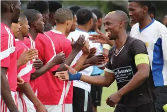  ??  ?? Green Aces’ captain shakes hands with Red Eagles players in the build-up to the final.