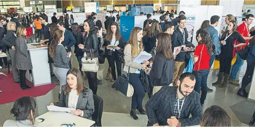  ??  ?? En la pasada edición, el congreso reunió a más de 100 compañías lideres que ofrecieron más de 7.000 oportunida­des profesiona­les para todo el año