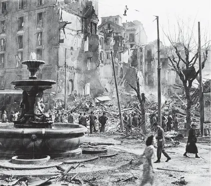  ??  ?? Milano colpita al cuoreLa città bombardata nei giorni dell’armistizio dell’8 settembre 1943