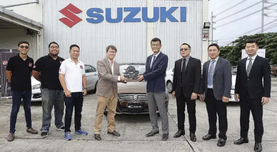  ??  ?? Suzuki Philippine­s (SPH) bags another accolade with the fast-selling subcompact sedan Ciaz during this year’s C! Magazine Awards held last September. SPH GM for Automobile Shuzo Hoshikura receives the award from the C! Magazine editorial staff led by...