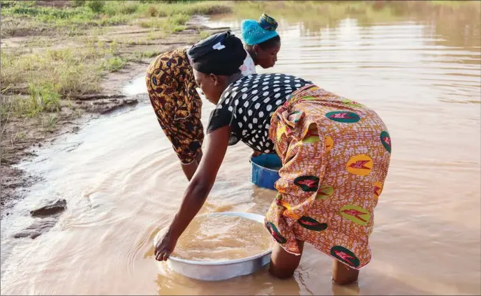  ?? ?? Daily tasks: In Africa Women play a leading role in managing water resources