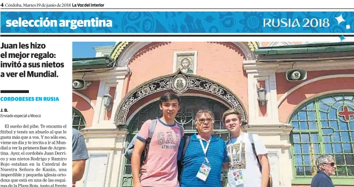  ?? (LA VOZ) ?? Una foto para siempre. Rodrigo y Ramiro rodean con un abrazo eterno a su abuelo, que los llevó a ver los partidos de Argentina en el Mundial.