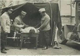  ??  ?? Medics at a French WWI field hospital locating a bullet with X-ray machine