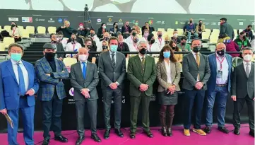  ?? AYTO. VALLADOLID ?? Foto de familia con el alcalde Óscar Puente; el chef Jesús Sánchez, Víctor Alonso y Víctor Caramanzan­a, entre otros