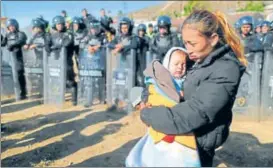  ?? REUTERS ?? A woman and her baby being pushed back from the Usmexico border by Mexican police.