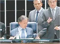  ?? REPRODUÇÃO/ TV SENADO ?? Eunício Oliveira, que vai perder foro privilegia­do, preside sessão do Senado